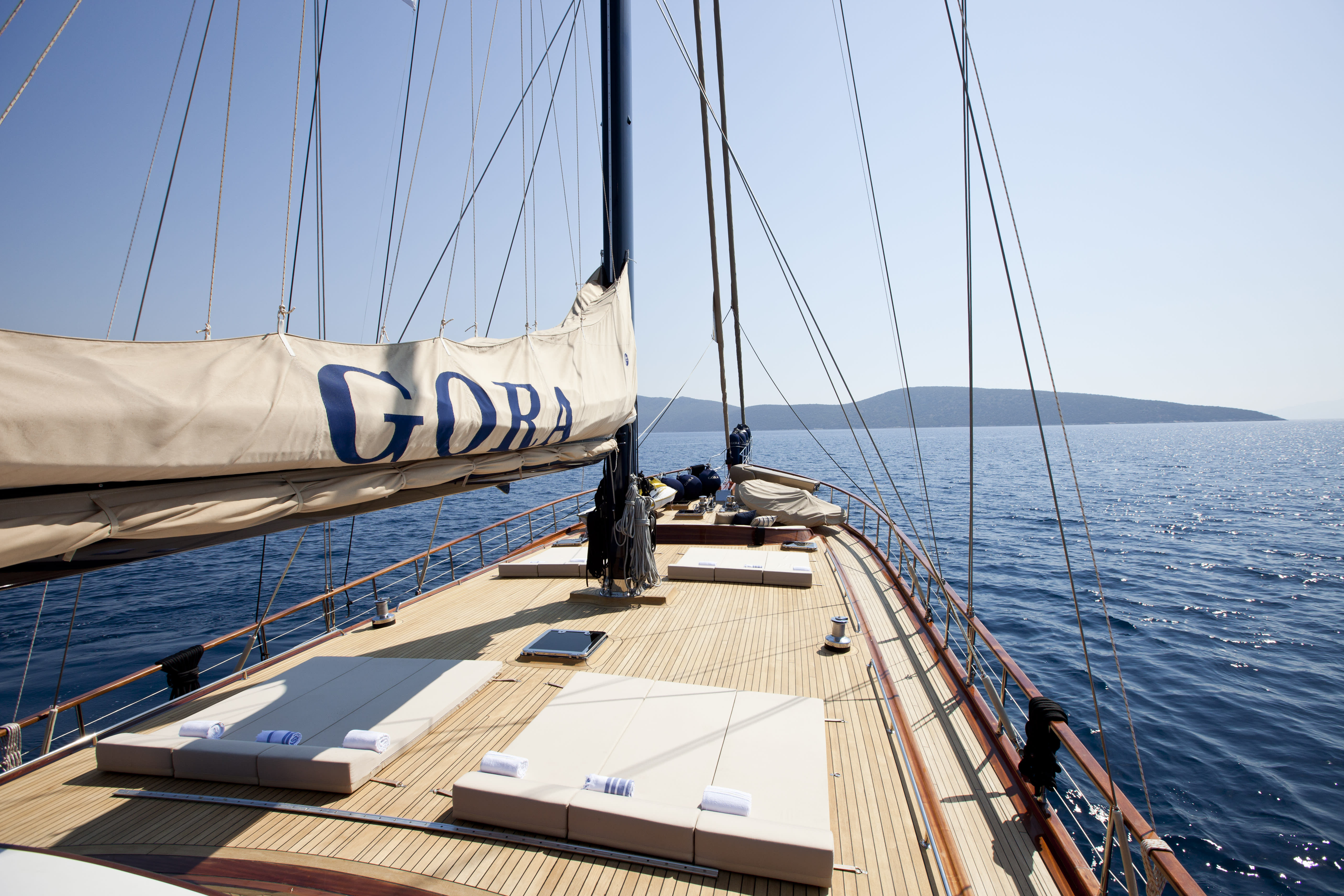 38m sailing yacht Gora 